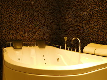 Deep Soaking Bathtub